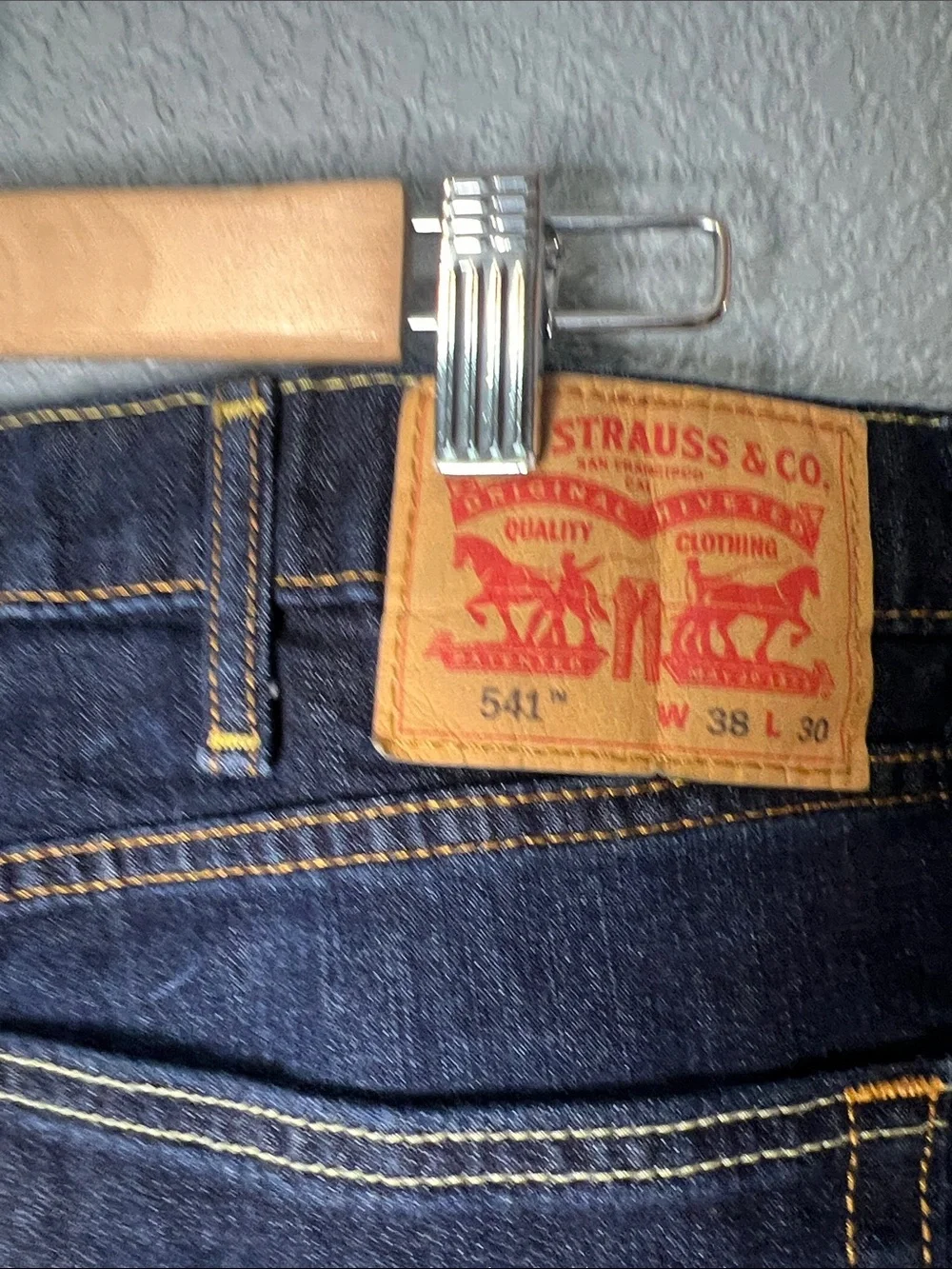 Levi's 541 Men's Jeans Blue 38x30 Dark Wash Denim 5-Pocket Cotton Blend
